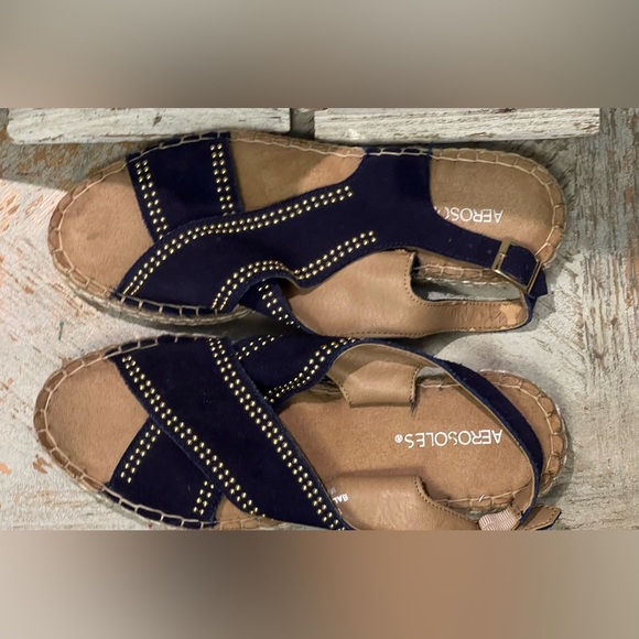 Aerosoles Size 10 Navy and Tan Gold Studded Sandals - Picture 6 of 8